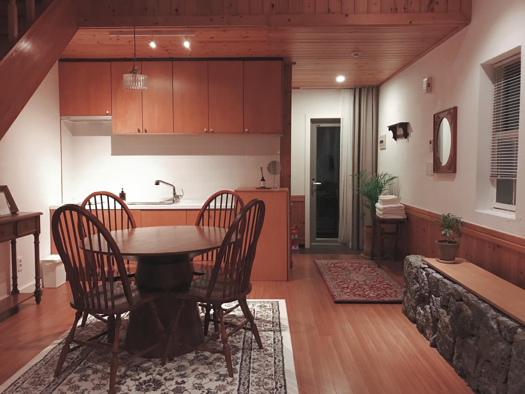 At Corner Resort & Garden Jeju Extérieur photo